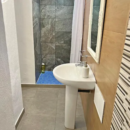 Apartamento Reformado. Plaza De Toros. A/c Alicante
